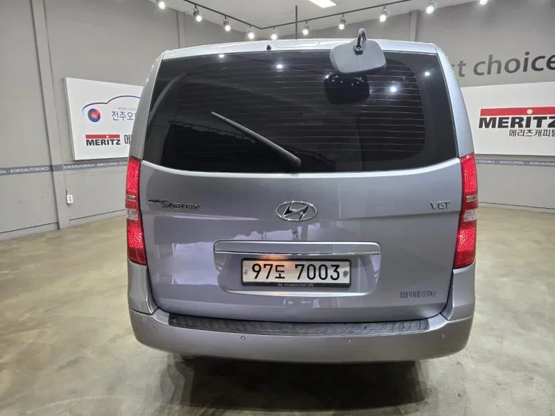 Hyundai Starex