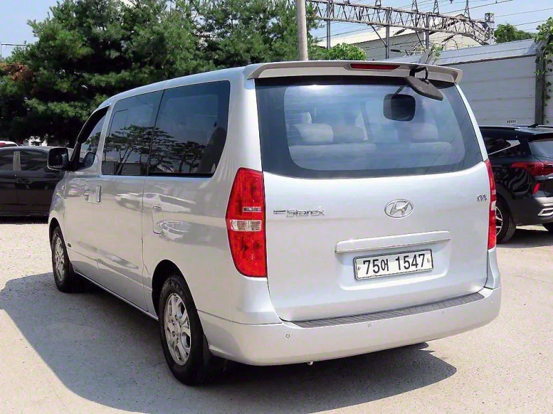 Hyundai Starex