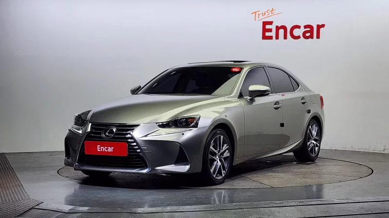 Lexus IS