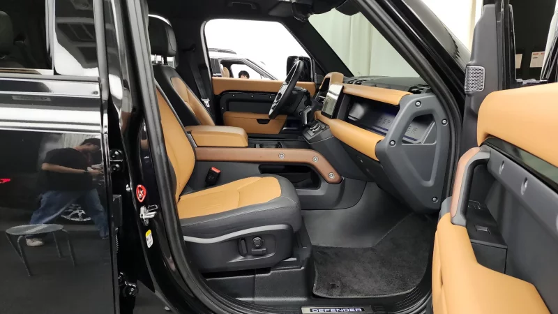 Land Rover DEFENDER
