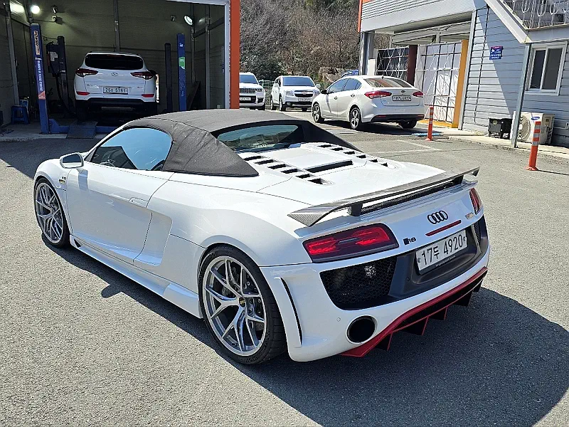 Audi R8