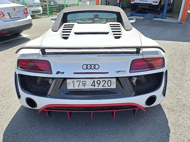 Audi R8