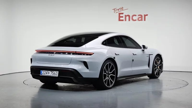 Porsche TAYCAN
