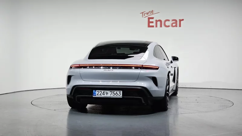Porsche TAYCAN