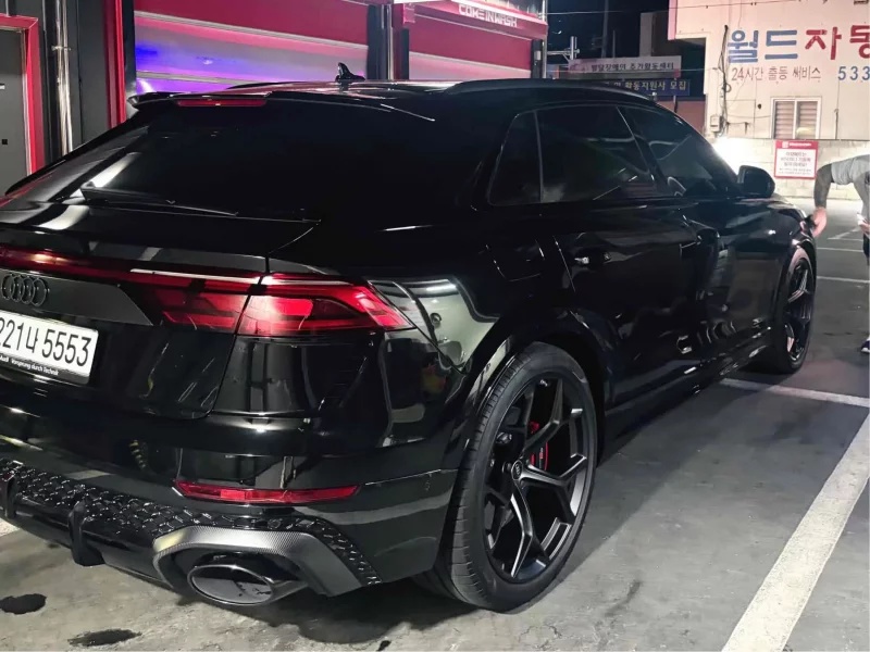 Audi RSQ8
