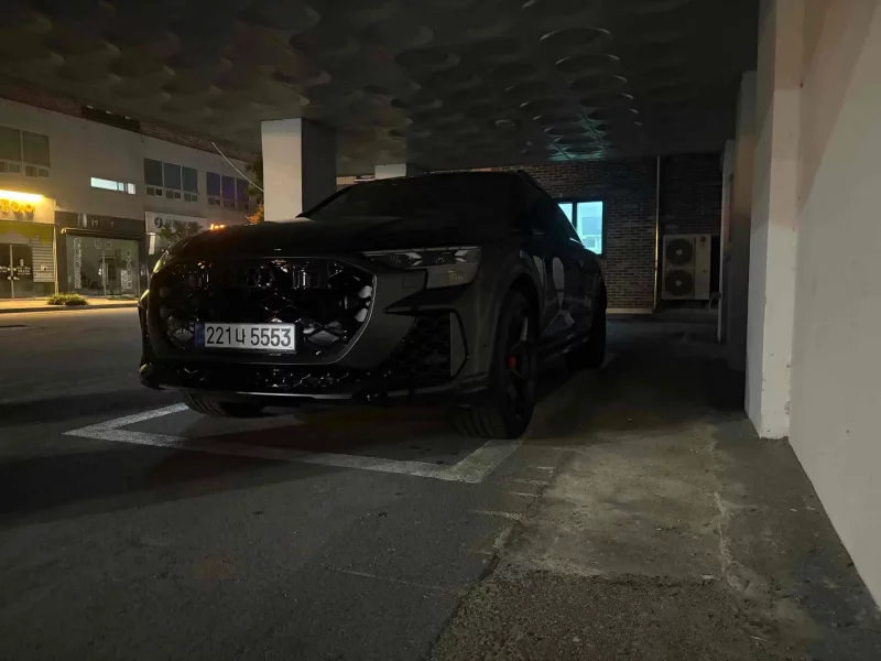 Audi RSQ8