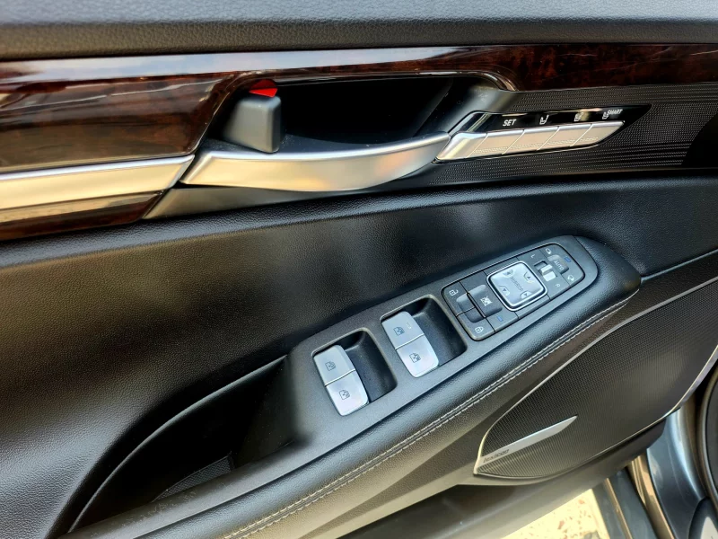 Genesis EQ900