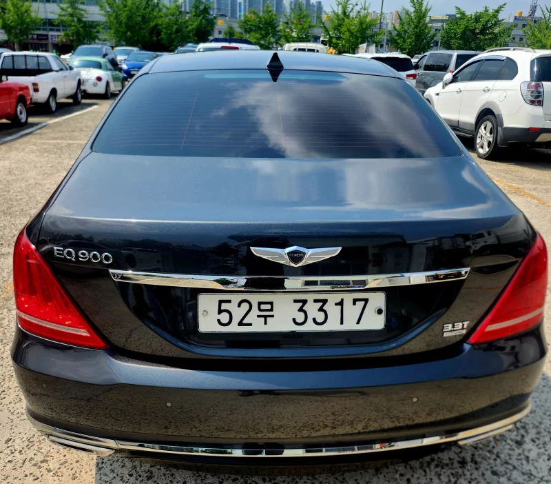 Genesis EQ900