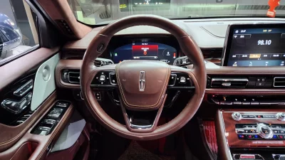 Lincoln AVIATOR