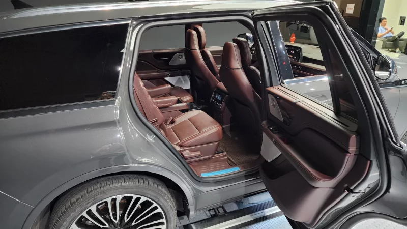 Lincoln AVIATOR