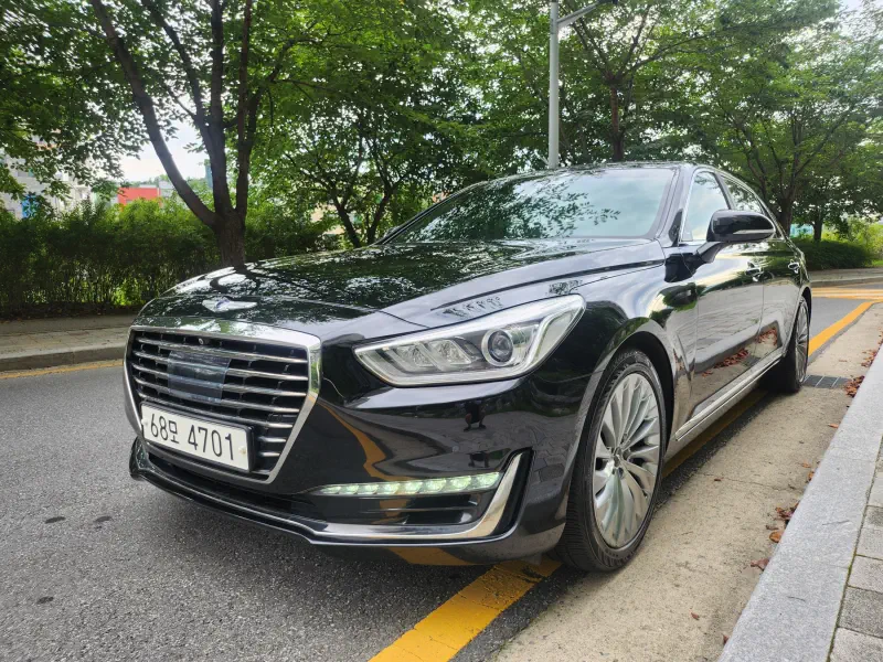 Genesis EQ900