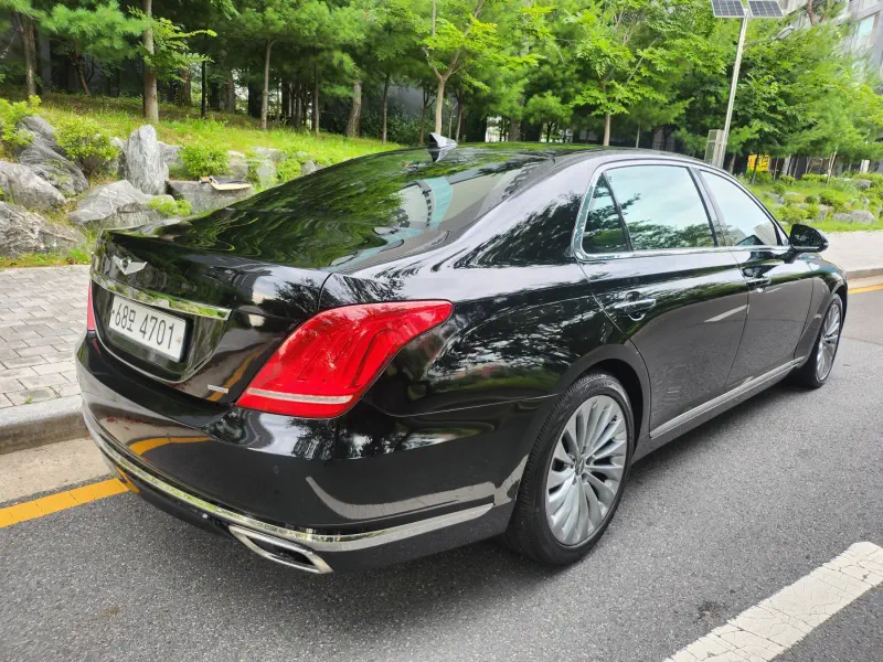 Genesis EQ900