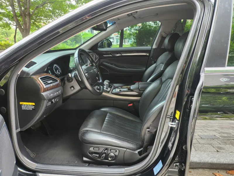 Genesis EQ900