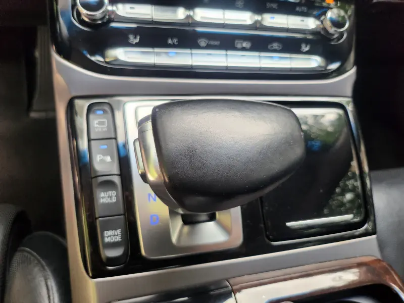 Genesis EQ900