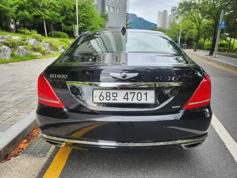 Genesis EQ900