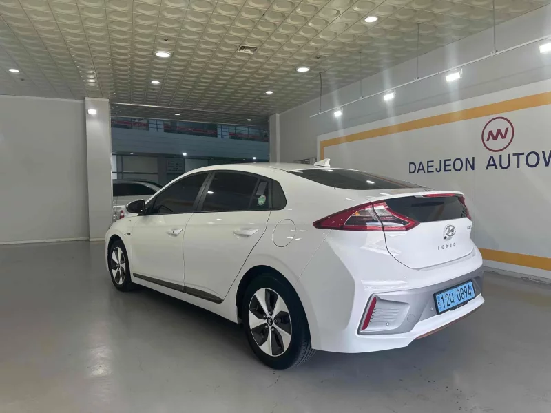 Hyundai Ioniq