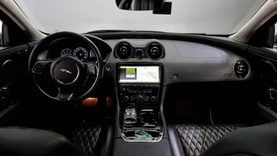 Jaguar XJ