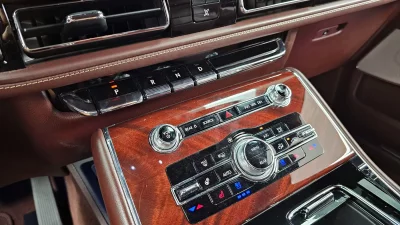 Lincoln AVIATOR