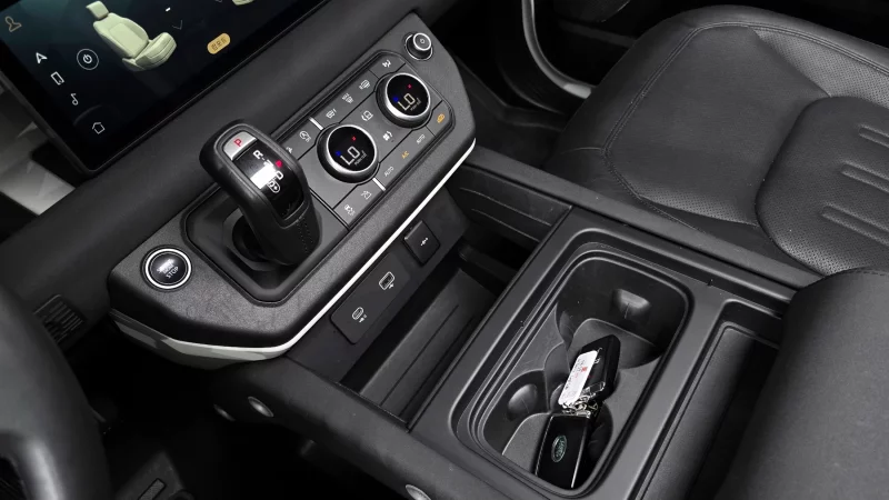 Land Rover DEFENDER