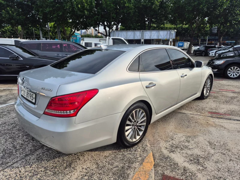 Hyundai Equus