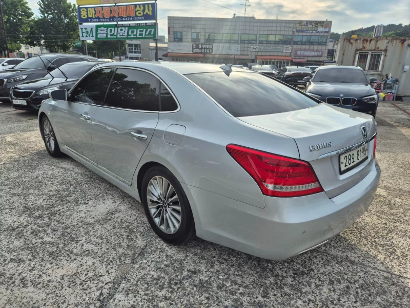 Hyundai Equus