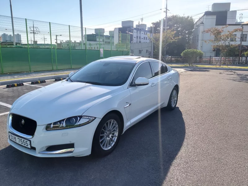 Jaguar XF