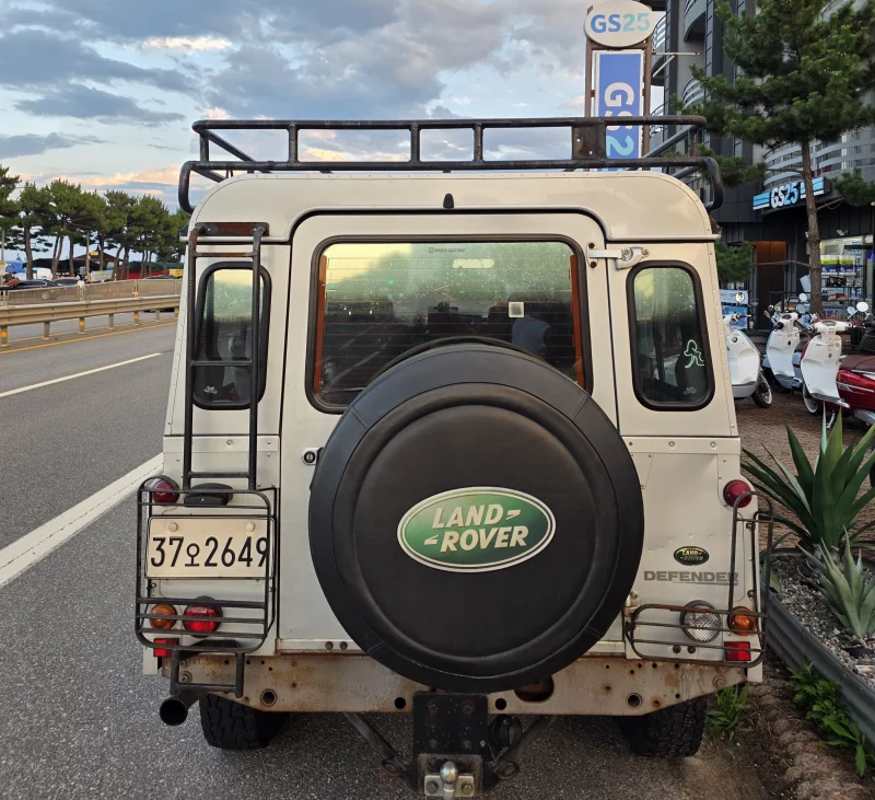 Land Rover DEFENDER
