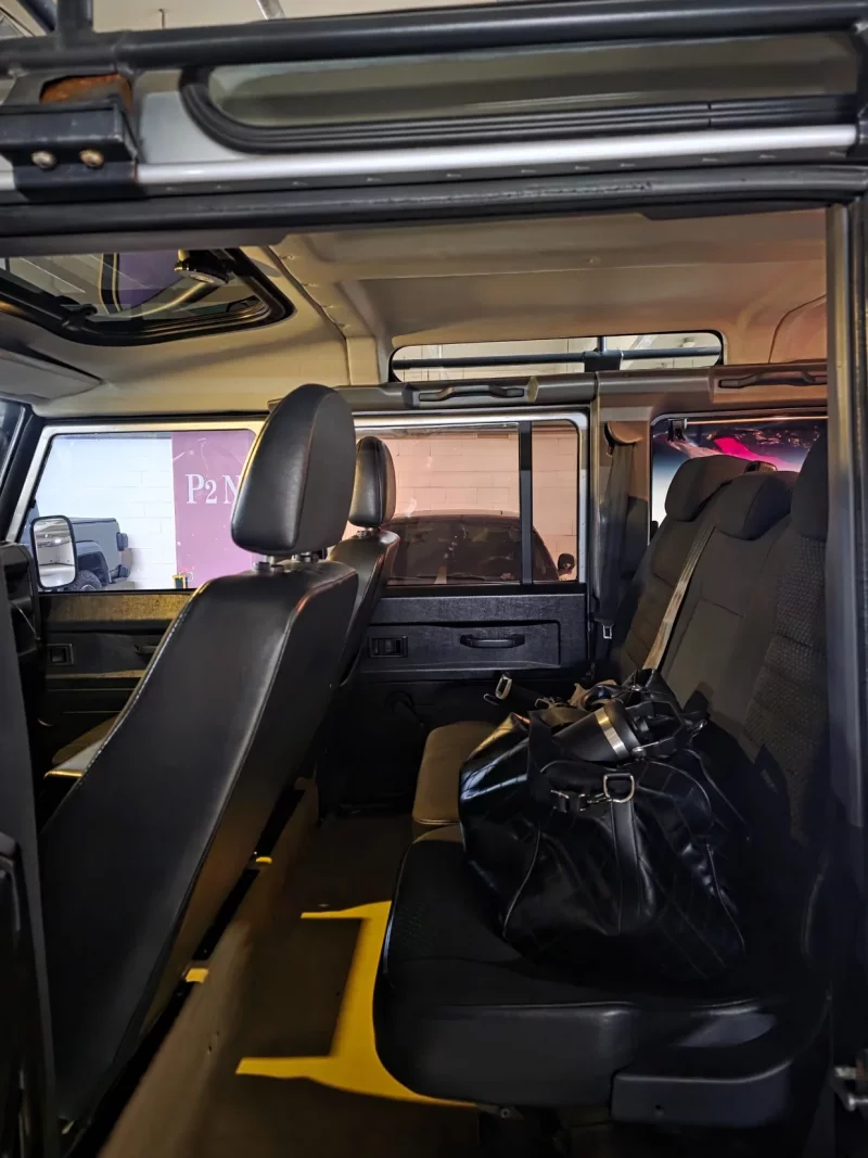 Land Rover DEFENDER