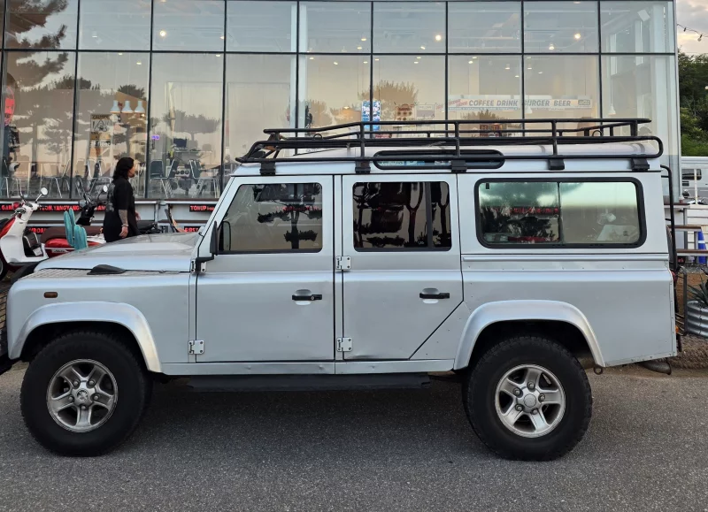 Land Rover DEFENDER