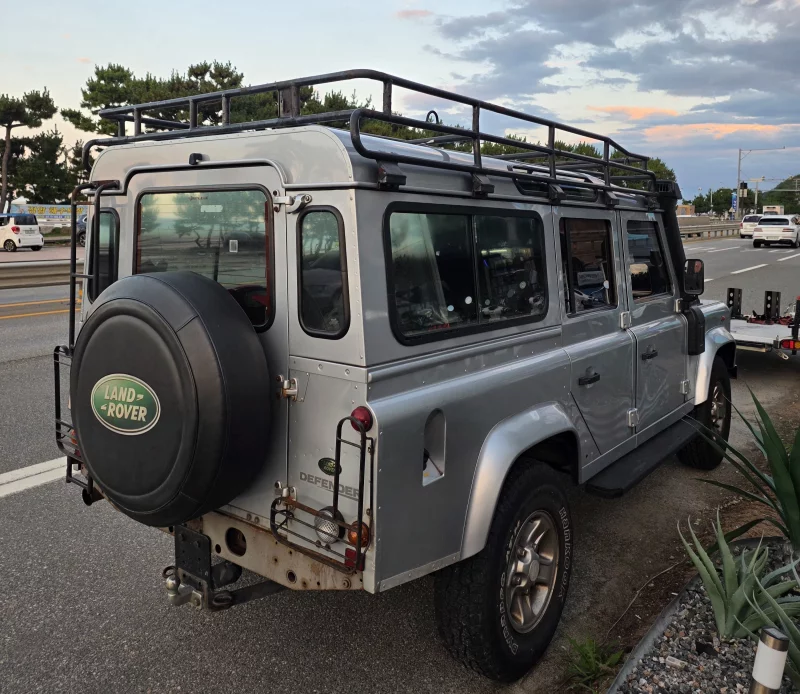 Land Rover DEFENDER