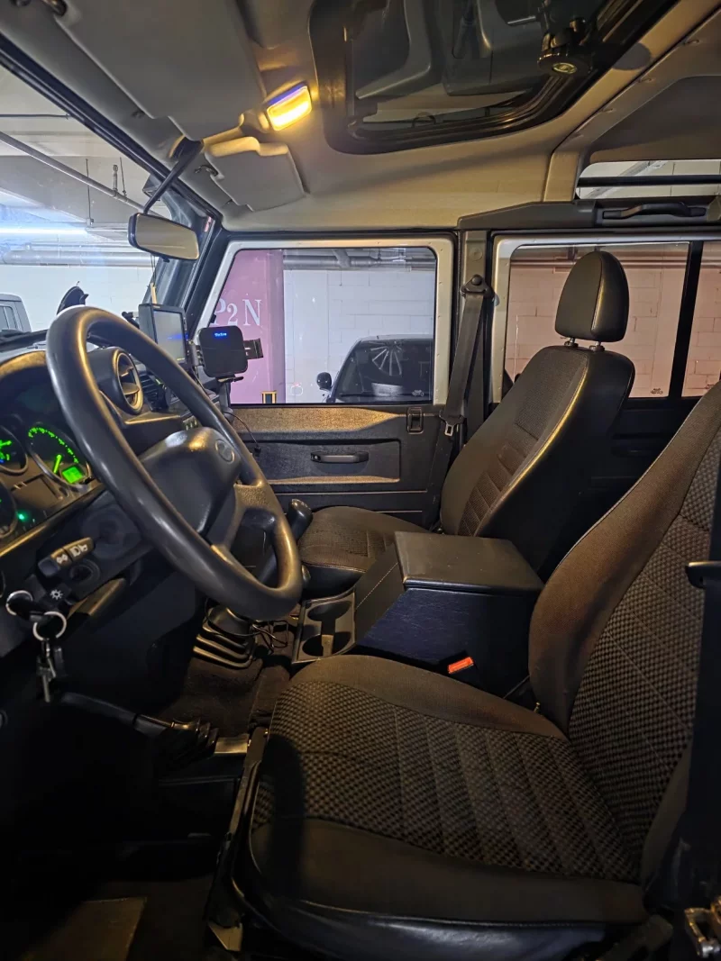 Land Rover DEFENDER