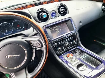 Jaguar XJ