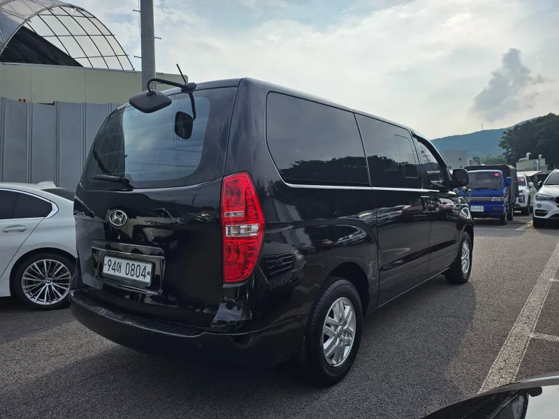 Hyundai Starex