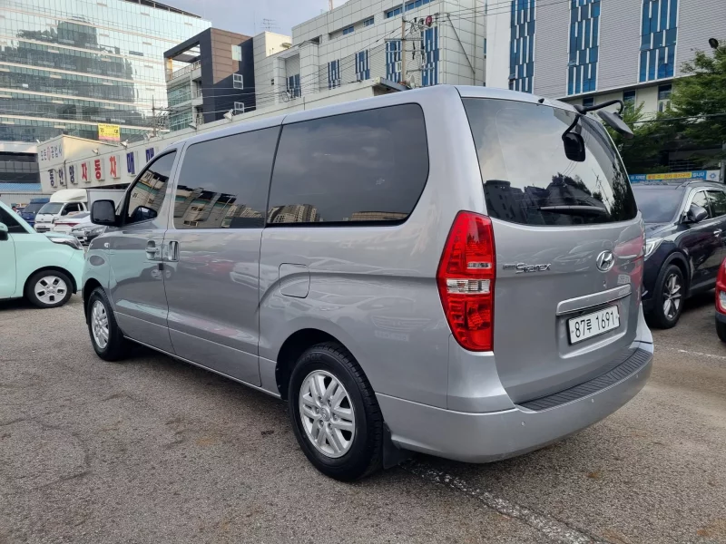 Hyundai Starex