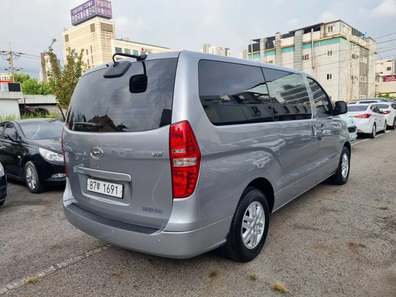 Hyundai Starex