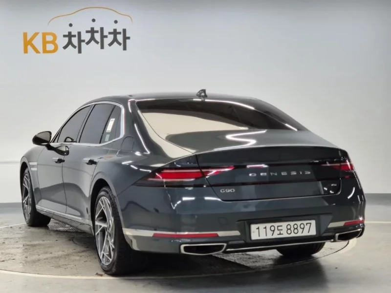 Genesis G90
