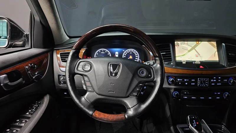 Hyundai Equus