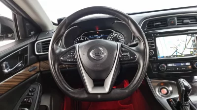 Nissan MAXIMA