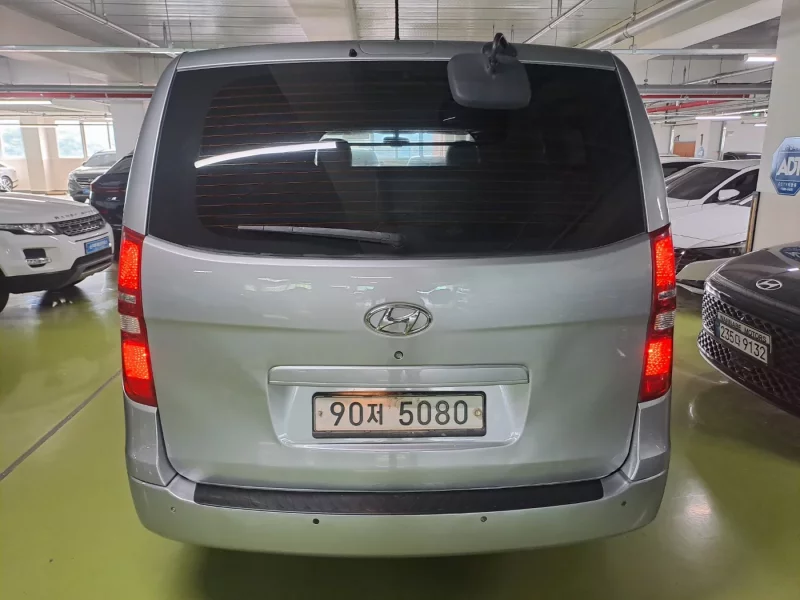 Hyundai Starex