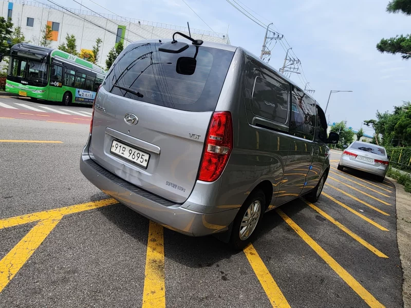 Hyundai Starex