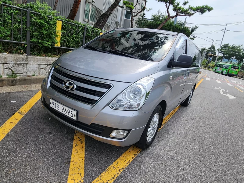 Hyundai Starex