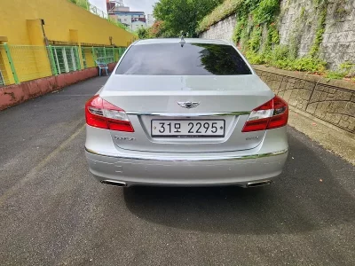 Hyundai Genesis