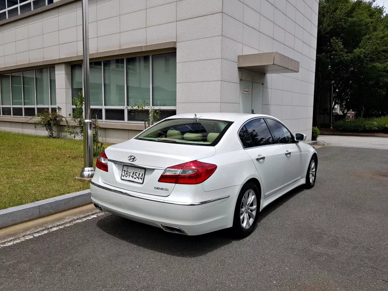 Hyundai Genesis
