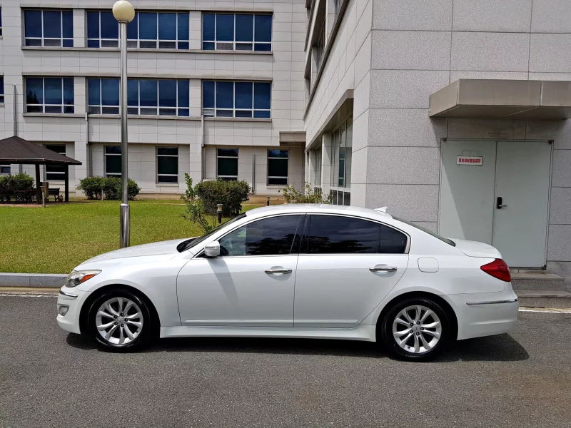 Hyundai Genesis
