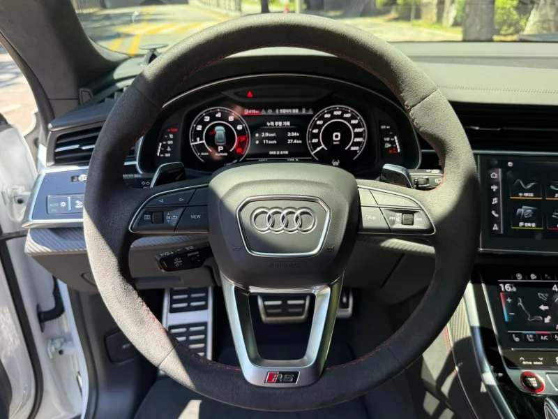 Audi RSQ8