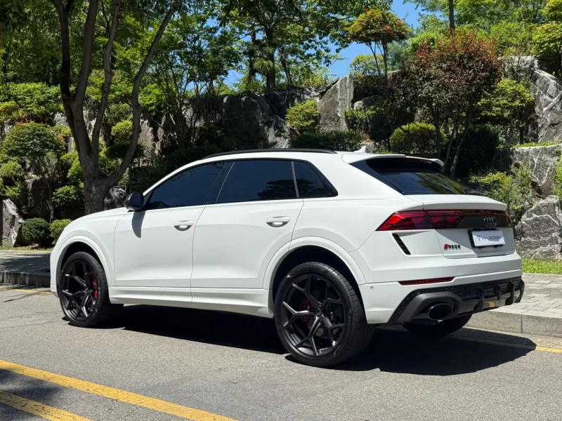 Audi RSQ8