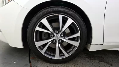 Nissan MAXIMA