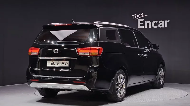 Kia Carnival