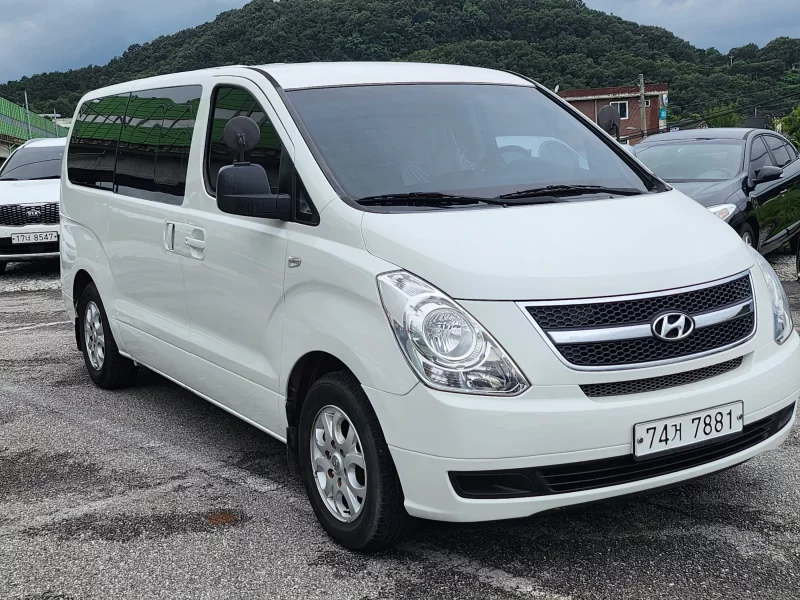 Hyundai Starex