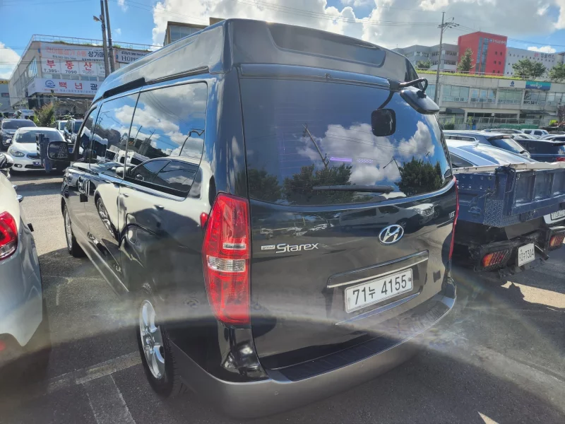 Hyundai Starex